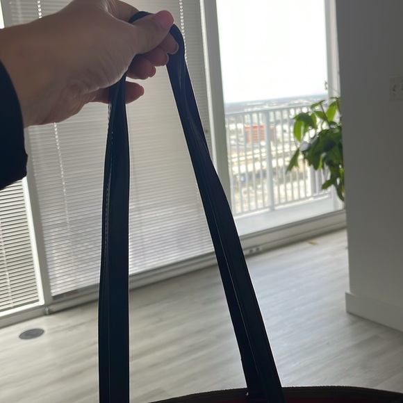 Large Louis Vuitton on the go purse - Picture 8 of 10